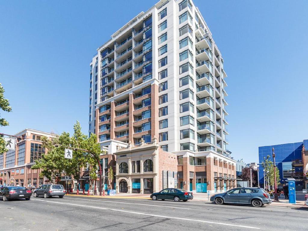 Sparkling Gem, Brand New Condo In The Heart Of The City Victoria Exterior photo